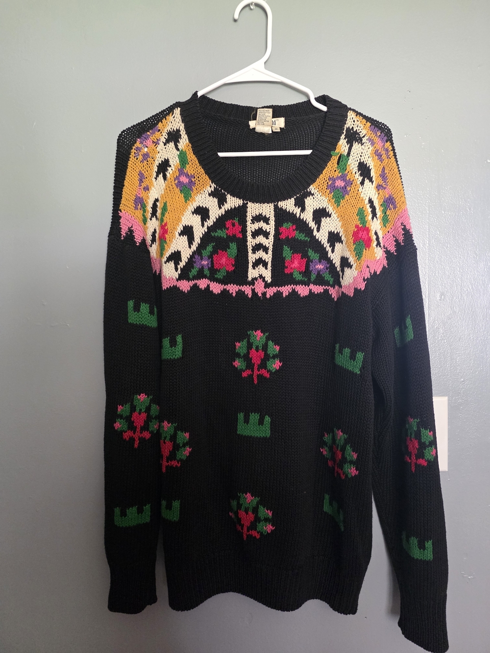 Vintage Flower Patterned Knit Sweater with Multicolor Yoke